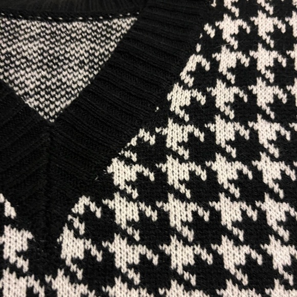 Black and White Houndstooth Sweater Vest - Picture 3 of 3